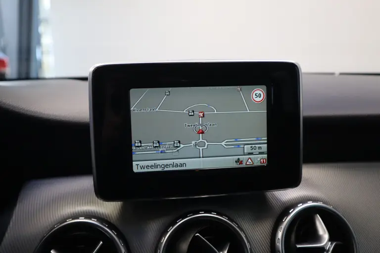 Mercedes-Benz GLA 200 Ambition Bi-Xenon CruiseControl 18'lmv afbeelding 18