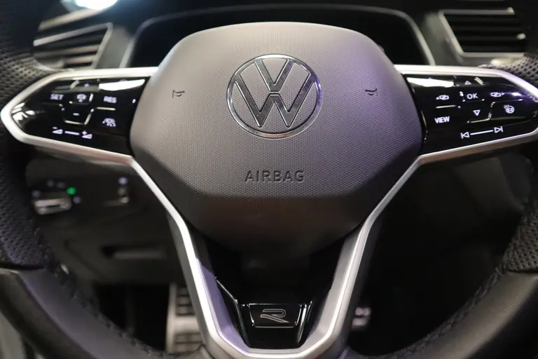 Volkswagen Tiguan 1.5 TSI R-Line Business+ BlackStyle Panoramadak IQ-light Harman/Kardon afbeelding 15