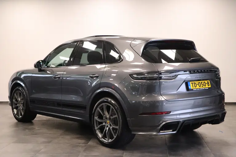 Porsche Cayenne 3.0 E-Hybrid BOSE Sport Chrono Leder Schuif/kanteldak Magnum afbeelding 3