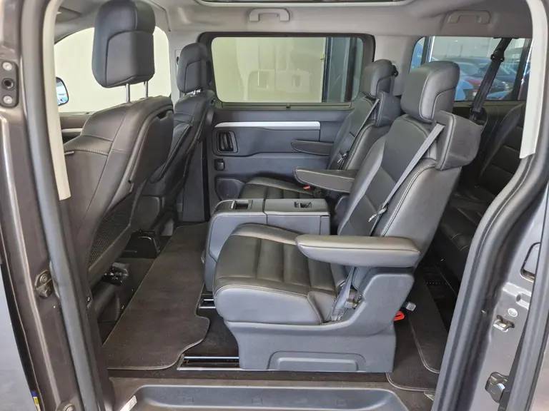 Toyota ProAce Verso 2.0 D-4D Executive VIP Long 7-Persoons Panoramadak Navigatie * 2e Paasdag zijn wij geopend van 12:00 tot 17:00uur! * afbeelding 18