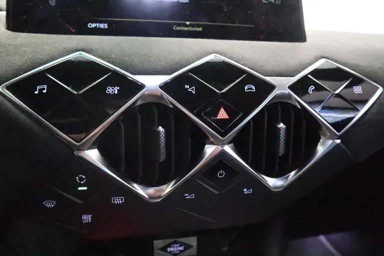 DS DS 3 Crossback 1.2 PureTech Performance Line Full-led Navigatie 18'lmv 2 jaar garantie mogelijk* (vraag naar de voorwaarden) afbeelding 13