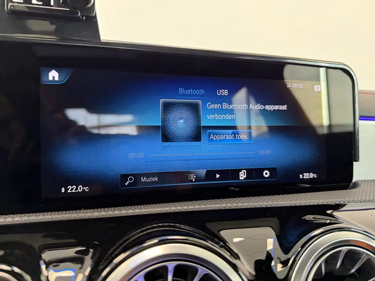 Mercedes-Benz CLA-Klasse 200 AMG Line Panoramadak Full-led Sfeerverlichting * 2e Paasdag zijn wij geopend van 12:00 tot 17:00uur! * afbeelding 26