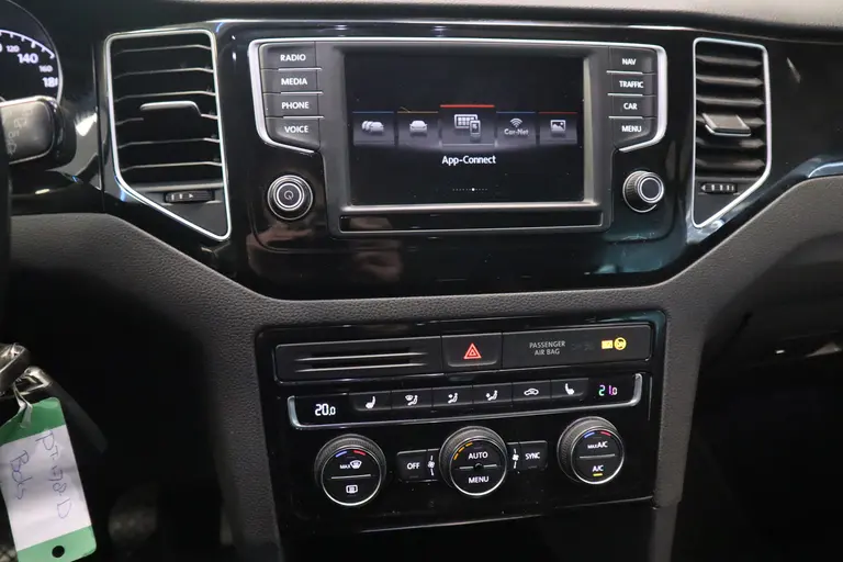 Volkswagen Golf Sportsvan 1.4 TSI Business Edition Navigatie 17LMV CruiseControl Trekhaak * 2e Paasdag zijn wij geopend van 12:00 tot 17:00uur! * afbeelding 11