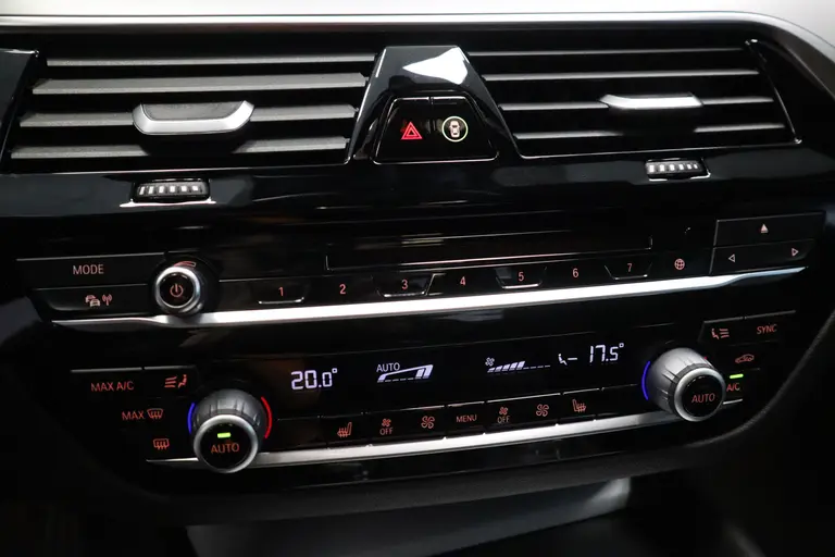 BMW 5 Serie 520i Corporate Lease High Executive Connect drive Navigatie PDC Cruise Control 18LMV Vol Leder afbeelding 16