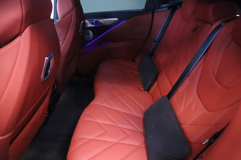 BMW XM PHEV 30 kWh Bowers & Wilkins 23''LM inidivual leder Trekhaak NL Auto afbeelding 37
