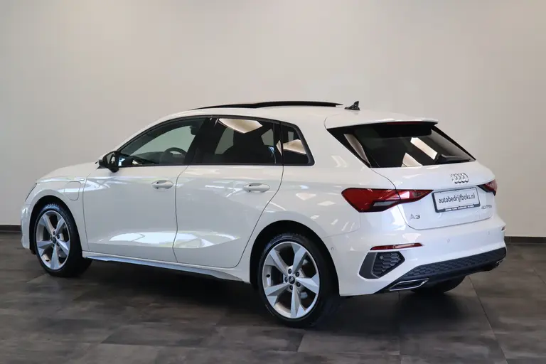 Audi A3 Sportback 40 TFSI e S Line ACC PDC Panoramadak 18''LM afbeelding 3