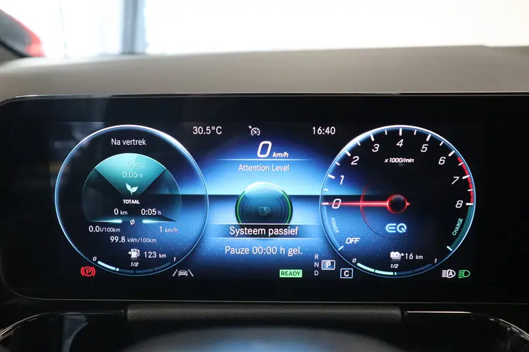 Mercedes-Benz GLA 250 e Business Solution AMG Limited Pano dak LED CC Lane Assist afbeelding 14