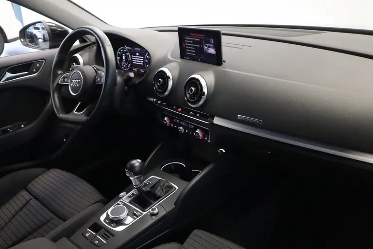 Audi A3 Sportback 1.4 e-tron Sport Navigatie el trekhaak 18LMV Cruise Control stoelverwarming afbeelding 19