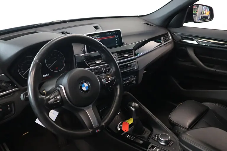 BMW X1 xDrive20i Centennial High Executive M-Sport Navigatie Cruise Control 18LMV  volleder interieur  stoelverwarming * 2e Paasdag zijn wij geopend van 12:00 tot 17:00uur! * afbeelding 8