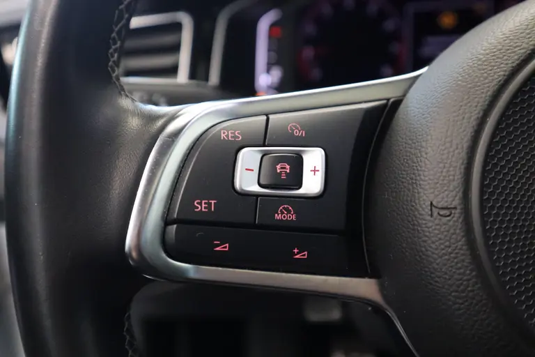Volkswagen Polo 1.0 TSI Highline Business R Panorama Navigatie Cruise Control R-line interieur 17LMV stoelverwarming afbeelding 12