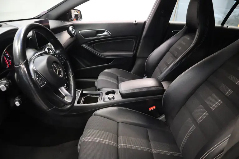 Mercedes-Benz CLA-Klasse Shooting Brake 180 Business Solution Navigatie CruiseControl 18'lmv afbeelding 8