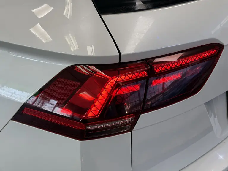 Volkswagen Tiguan 1.5 TSI ACT Highline Business R ACC Panoramadak 19'LM VCP NAP! afbeelding 6