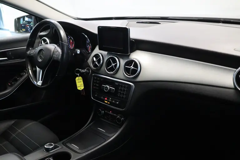 Mercedes-Benz GLA 200 Ambition Bi-Xenon CruiseControl 18'lmv afbeelding 21