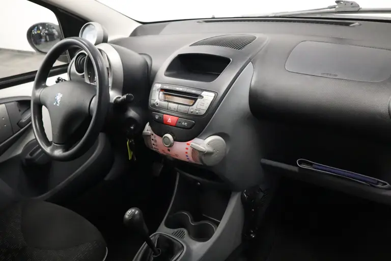 Peugeot 107 1.0-12V Millesim 200 Elektrische ramen Airco NAP! afbeelding 11