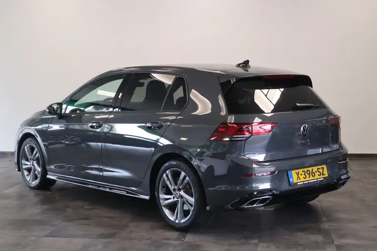 Volkswagen Golf 1.5 eTSI R-Line 2x Sfeerverlichting Full-led Adaptive-Cruise afbeelding 3