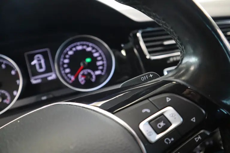 Volkswagen Golf 1.4 TSI ACT Highline R-line CruiseControl 18'lmv Bi-Xenon afbeelding 11