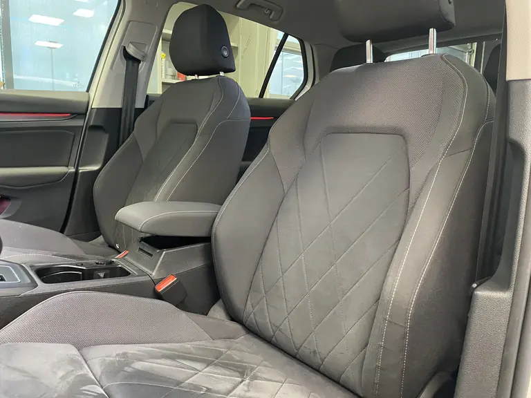 Volkswagen Golf 1.4 eHybrid Style VCP Navigatie Cruise Control 17LMV Sfeerverlichting Flippers bediening * 2e Paasdag zijn wij geopend van 12:00 tot 17:00uur! * afbeelding 15