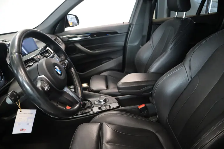 BMW X1 xDrive20i Centennial High Executive M-Sport Navigatie Cruise Control 18LMV  volleder interieur  stoelverwarming * 2e Paasdag zijn wij geopend van 12:00 tot 17:00uur! * afbeelding 7