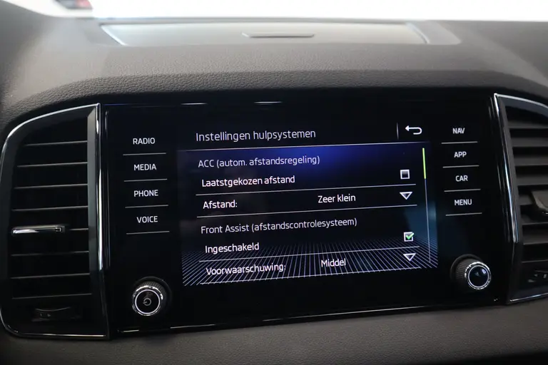 Skoda Karoq 1.5 TSI ACT Sportline Business Navigatie Schaal stoelen VCP 2 Jaar garantie mogelijk* ( vraag naar de voorwaarde) afbeelding 15
