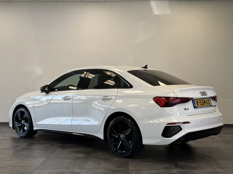 Audi A3 Limousine 30 TFSI S edition 2x S-Line Full-led Navigatie * 2e Paasdag zijn wij geopend van 12:00 tot 17:00uur! * afbeelding 3