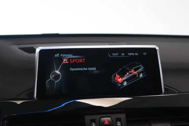 BMW X1 xDrive20i Centennial High Executive M-Sport Navigatie Cruise Control 18LMV  volleder interieur  stoelverwarming * 2e Paasdag zijn wij geopend van 12:00 tot 17:00uur! * afbeelding 16