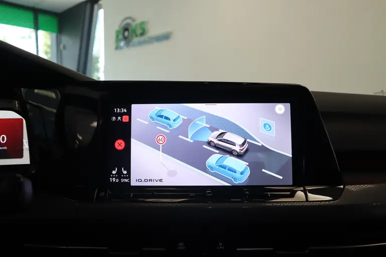 Volkswagen Golf 2.0 TSI GTI ACC Navi Panoramadak Milltek Uitlaat afbeelding 24