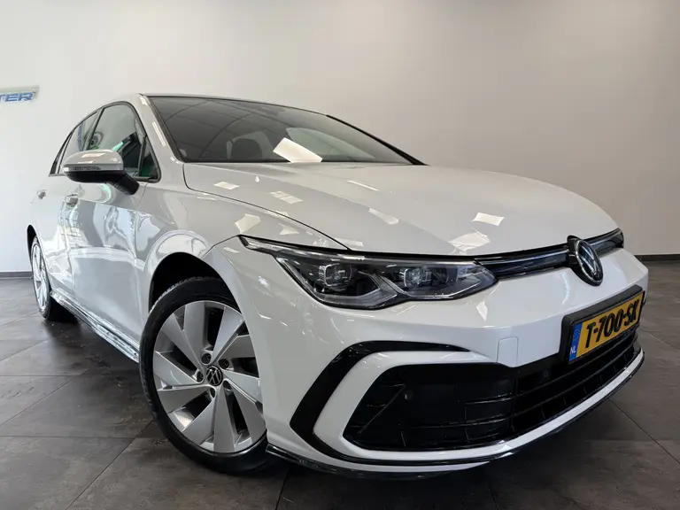 Volkswagen Golf 1.5 TSI Highline Business R 150pk Panorama Navigatie Sfeerverliching DAB+ Apple Carplay Cruise Control 17LMV afbeelding 4