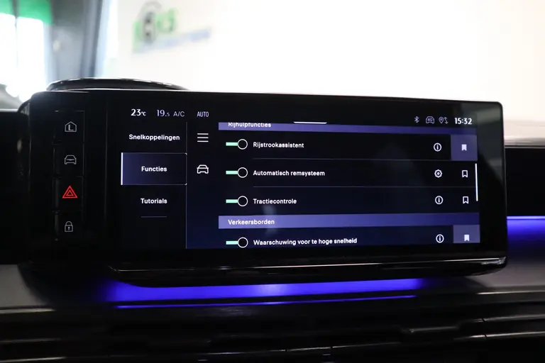 Lancia Ypsilon Edizione Cassina Limitata 51 kWh 5-Drs. Full-led Navigatie Massagestoel afbeelding 15