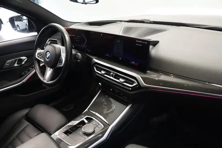 BMW 3-serie 320e ACC PDC Head-UP Panoramadak Harman&Kardon Carbon 20''LM Individual Performance 400PK 24 maanden garantie mogelijk (*vraag naar de voorwaarden) afbeelding 25