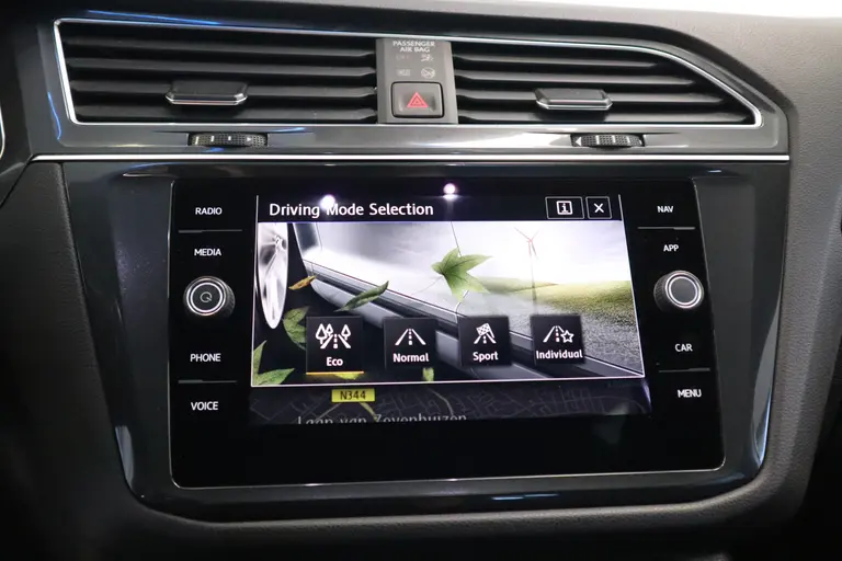 Volkswagen Tiguan Allspace 1.5 TSI Highline Business R 7-Persoons Panoramadak Navigatie Camera CruiseControl * 2e Paasdag zijn wij geopend van 12:00 tot 17:00uur! * afbeelding 23