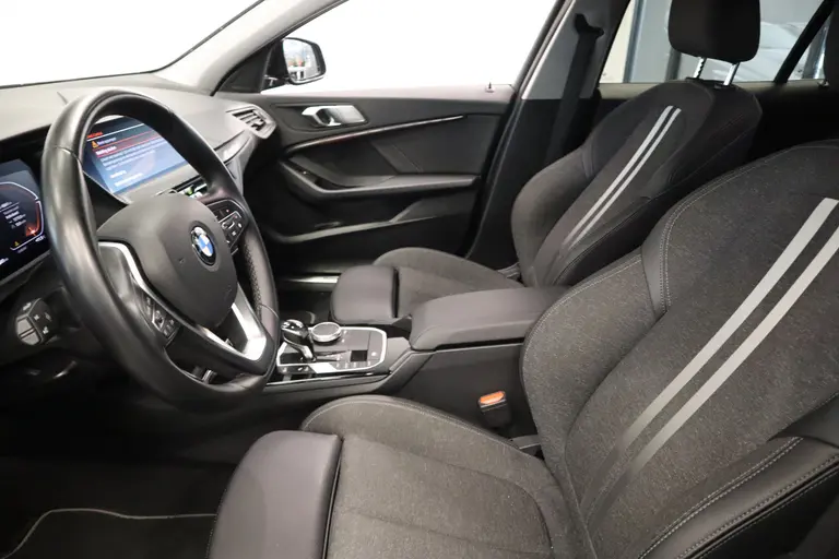 BMW 1-serie 118i Executive Edition 5-deurs Automaat (136pk) Live Cockpit Professional afbeelding 8