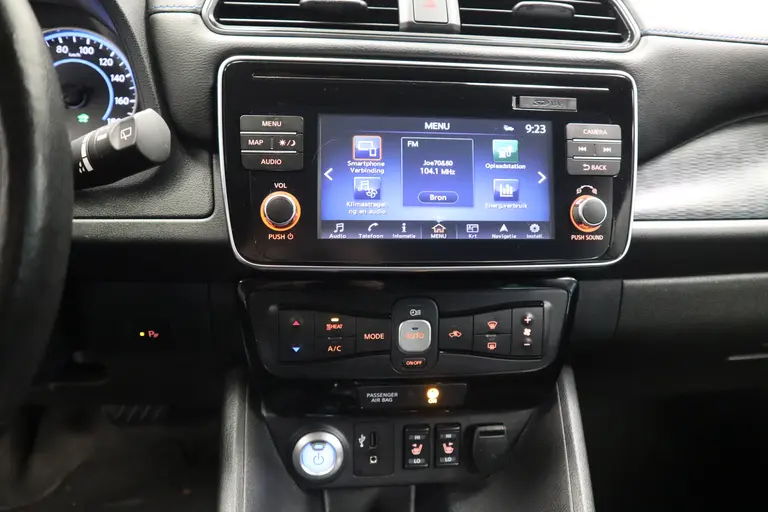 Nissan Leaf Acenta 40 kWh 150PK Navigatie, Cruise Control 360 Camera, 16LMV. Valt in de Subsidie regeling. * 2e Paasdag zijn wij geopend van 12:00 tot 17:00uur! * afbeelding 13
