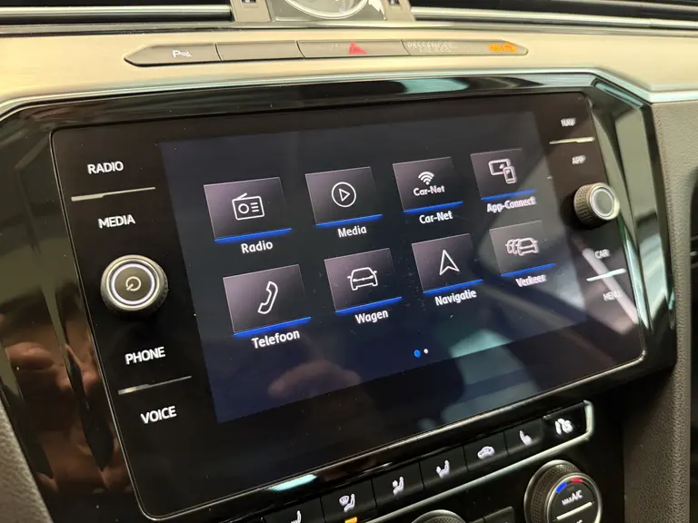 Volkswagen Passat Variant 1.5 TSI Highline Panoramadak Navigatie Full-led !! 2e Pinksterdag zijn wij geopend van 12.00 tot 17.00u !! afbeelding 27