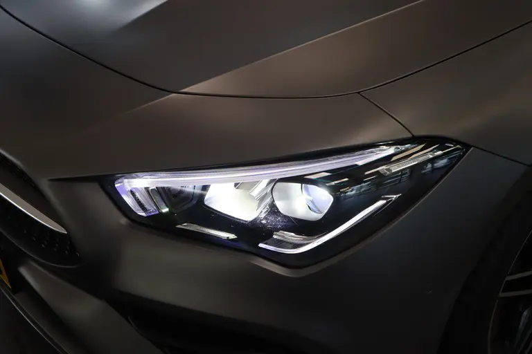 Mercedes-Benz CLA-Klasse 180 AMG Business Solution Luxery Sfeer verlichting Panoramadak, Ambi light, Navigatie, 18LMV, Matte kleur * 2e Paasdag zijn wij geopend van 12:00 tot 17:00uur! * afbeelding 8