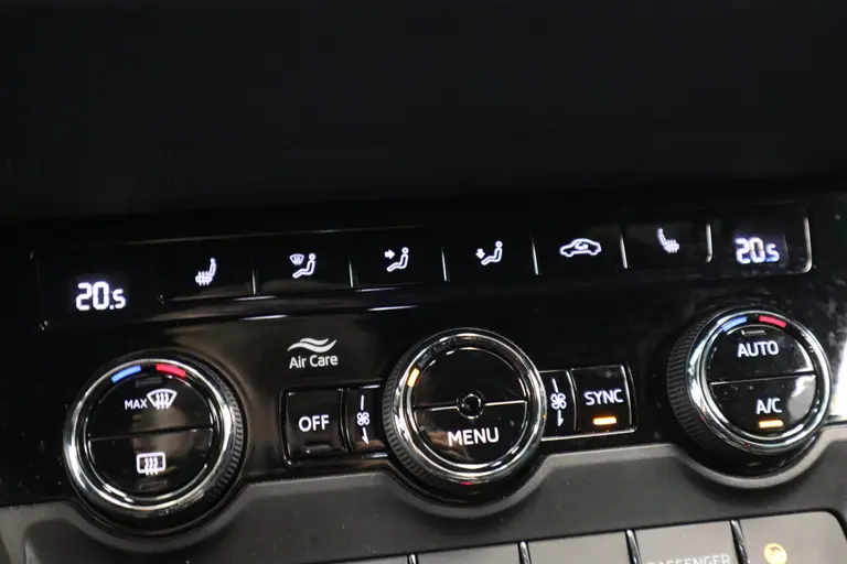 Skoda Karoq 1.5 TSI ACT Sportline Business CruiseControl Trekhaak Full-led afbeelding 16