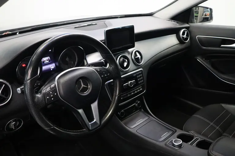 Mercedes-Benz GLA 200 Ambition Bi-Xenon CruiseControl 18'lmv afbeelding 9