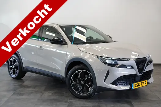 Alfa Romeo Junior Elettrica 54 kWh PDC ACC 18" LED