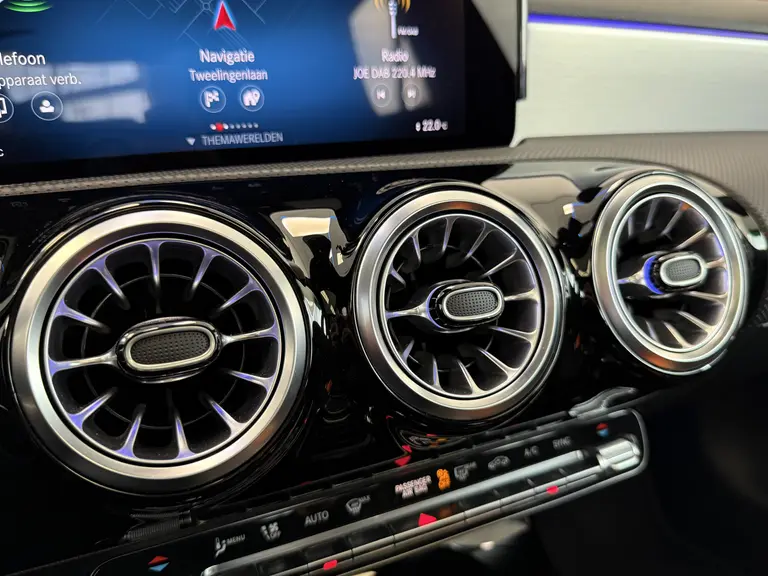 Mercedes-Benz CLA-Klasse 200 AMG Line Panoramadak Full-led Sfeerverlichting * 2e Paasdag zijn wij geopend van 12:00 tot 17:00uur! * afbeelding 20