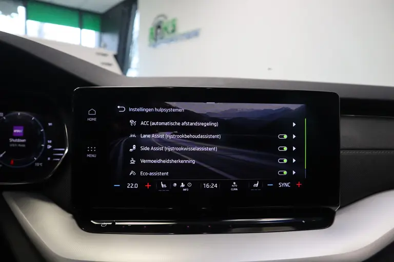 Skoda Octavia Combi 1.0 e-TSI Business Edition Plus Navigatie Cruise Control  Sfeerverlichting 17LMV lane Assist 2 Jaar garantie mogelijk* ( vraag naar de voorwaarde) afbeelding 17