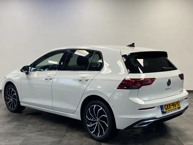 Volkswagen Golf 1.4 eHybrid Style VCP Navigatie Cruise Control 17LMV Sfeerverlichting Flippers bediening * 2e Paasdag zijn wij geopend van 12:00 tot 17:00uur! * afbeelding 3