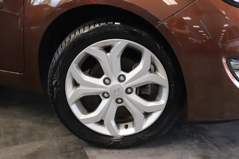 Hyundai ix20 1.4i Pro ECC 17'' LM Trekhaak Navi PDC afbeelding 4