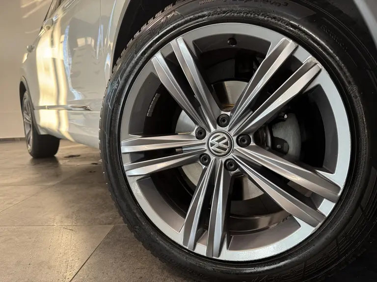 Volkswagen Tiguan 1.5 TSI ACT Highline Business R ACC Panoramadak 19'LM VCP NAP! afbeelding 4