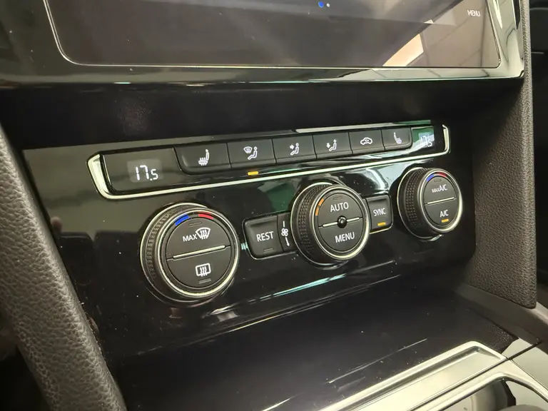 Volkswagen Passat Variant 1.5 TSI Highline Panoramadak Navigatie Full-led !! 2e Pinksterdag zijn wij geopend van 12.00 tot 17.00u !! afbeelding 20