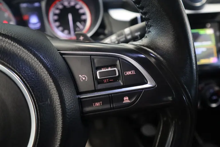 Suzuki Swift 1.0 Stijl 112PK Automaat TWo tone Color Navigatie Dab+ 16LMV Cruise Control Stoelverwarming afbeelding 9