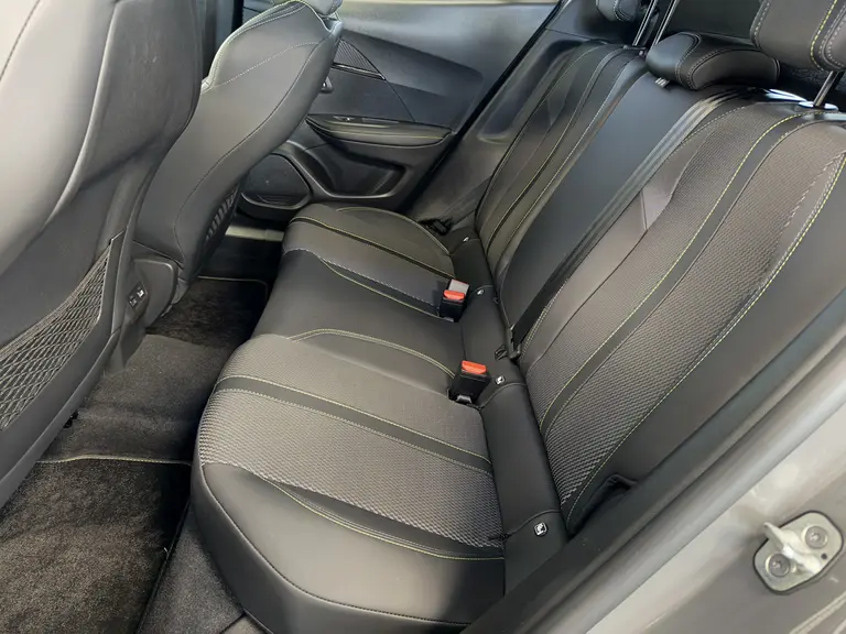 Peugeot 2008 1.2 PureTech 130 GT 130PK Navigatie Cruise Control DAB+ VCP PDC afbeelding 23