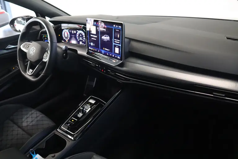Volkswagen Golf 1.5 eTSI R-Line Edition ! Nieuw Type ! Panoramadak IQ-light Navigatie afbeelding 22