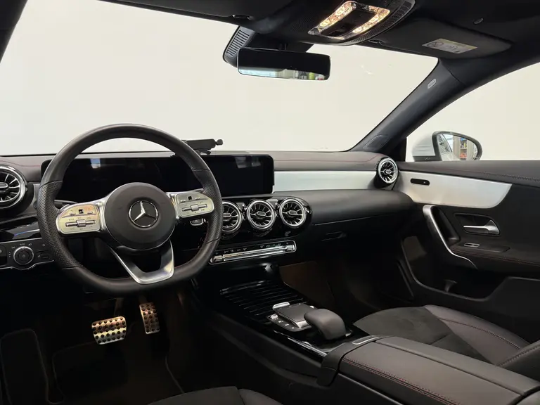Mercedes-Benz CLA-Klasse 200 AMG Line Panoramadak Full-led Sfeerverlichting * 2e Paasdag zijn wij geopend van 12:00 tot 17:00uur! * afbeelding 8