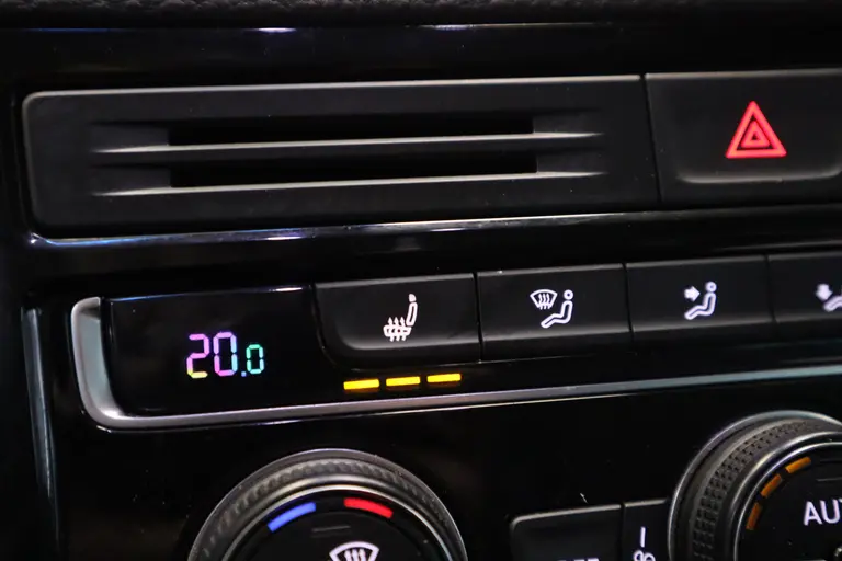 Volkswagen Golf Sportsvan 1.4 TSI Business Edition Navigatie 17LMV CruiseControl Trekhaak * 2e Paasdag zijn wij geopend van 12:00 tot 17:00uur! * afbeelding 12