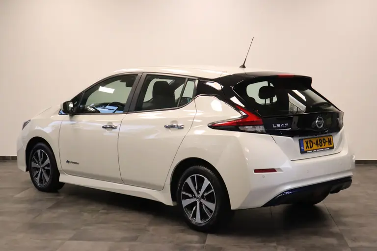 Nissan Leaf Acenta 40 kWh 150PK Navigatie, Cruise Control 360 Camera, 16LMV. Valt in de Subsidie regeling. * 2e Paasdag zijn wij geopend van 12:00 tot 17:00uur! * afbeelding 3