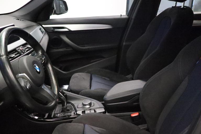 BMW X1 sDrive20i High Executive M-sport Full-led Navigatie 18'lmv afbeelding 11